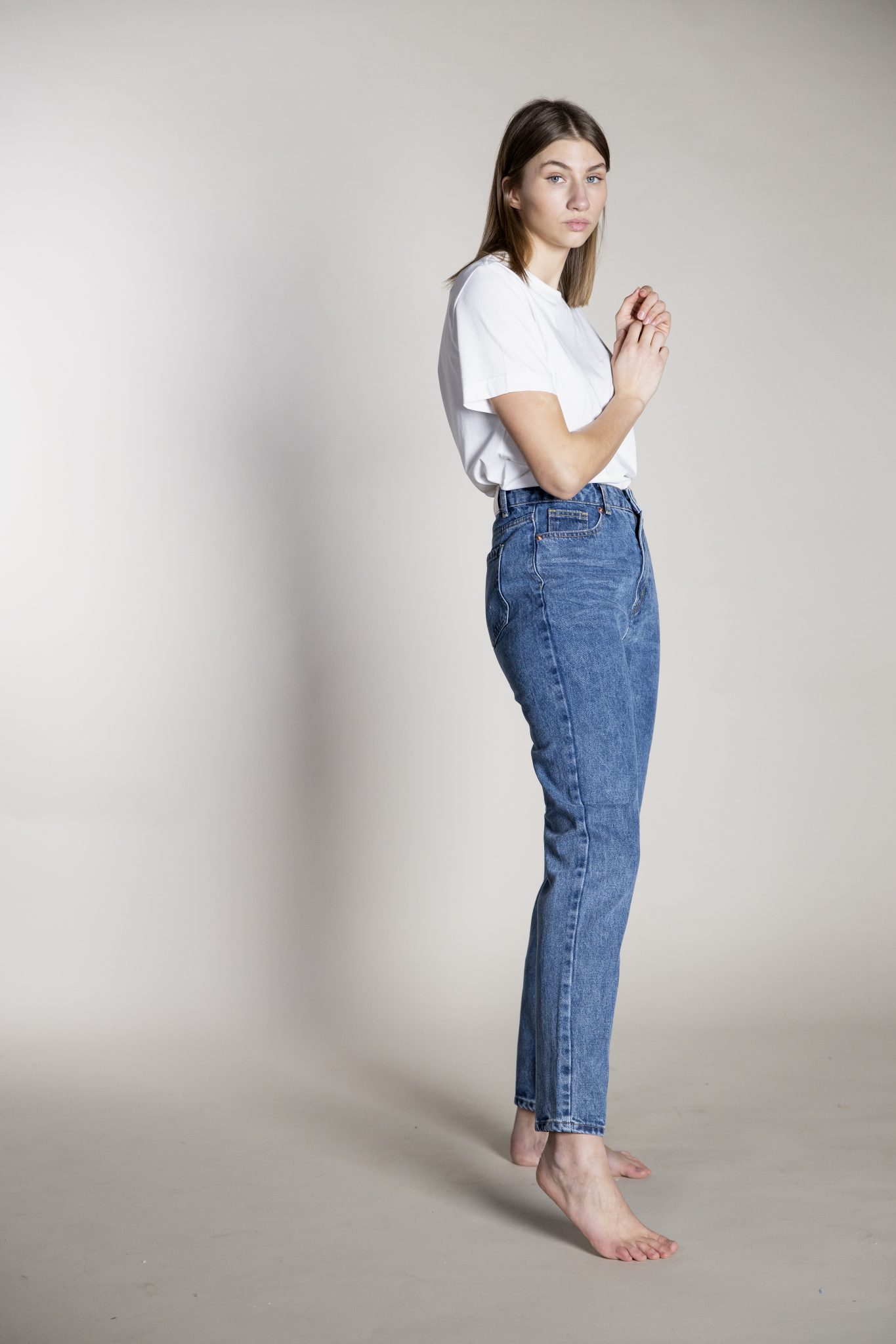 High waist mom-fit women's jeans